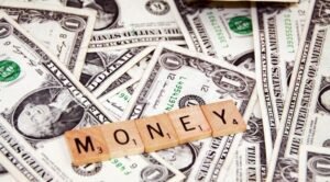 আর্থিক উপদেষ্টা: আর্থিক স্থিতিশীলতার সহায়ক